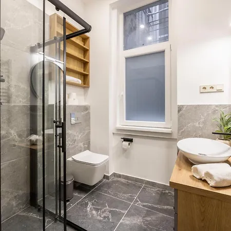Exclusive Stylish By Prestige Homes Next To The Oktogon Lejlighed