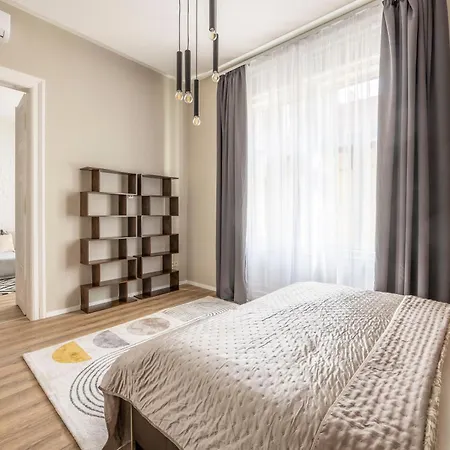 Lejlighed Exclusive Stylish By Prestige Homes Next To The Oktogon *
