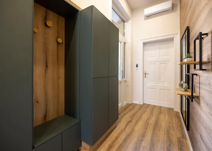 Apartament Exclusive Stylish By Prestige Homes Next To The Oktogon *