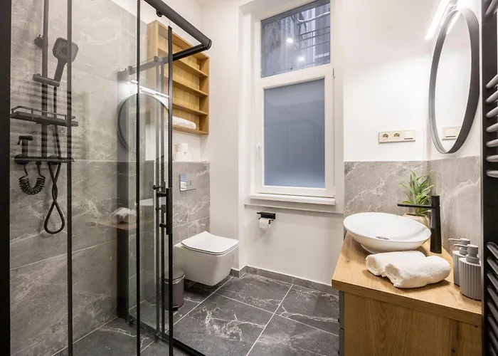 Exclusive Stylish By Prestige Homes Next To The Oktogon Apartament