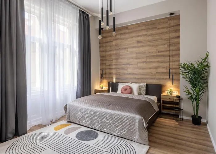 Exclusive Stylish By Prestige Homes Next To The Oktogon Apartament