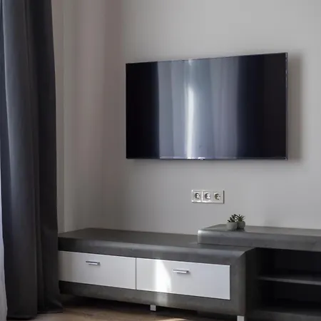 Exclusive Stylish By Prestige Homes Next To The Oktogon