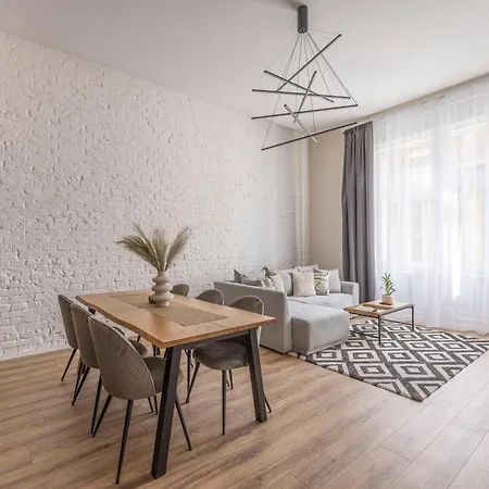 Exclusive Stylish By Prestige Homes Next To The Oktogon