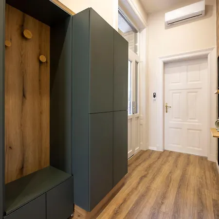 Apartament Exclusive Stylish By Prestige Homes Next To The Oktogon *